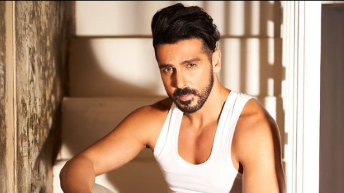 main-hoon-na-actor-zayed-khan-to-make-comeback-after-2-decades-announces-new-movie